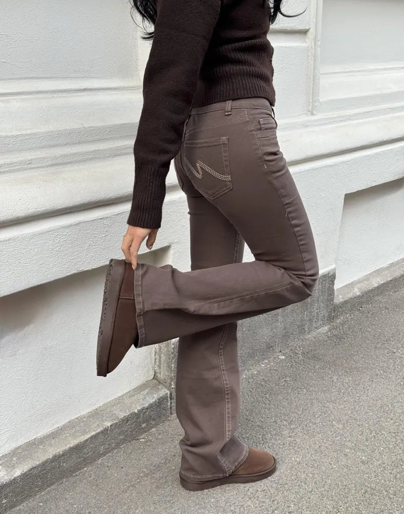 Jeans mit niedriger Taille und Bootcut-Schnitt